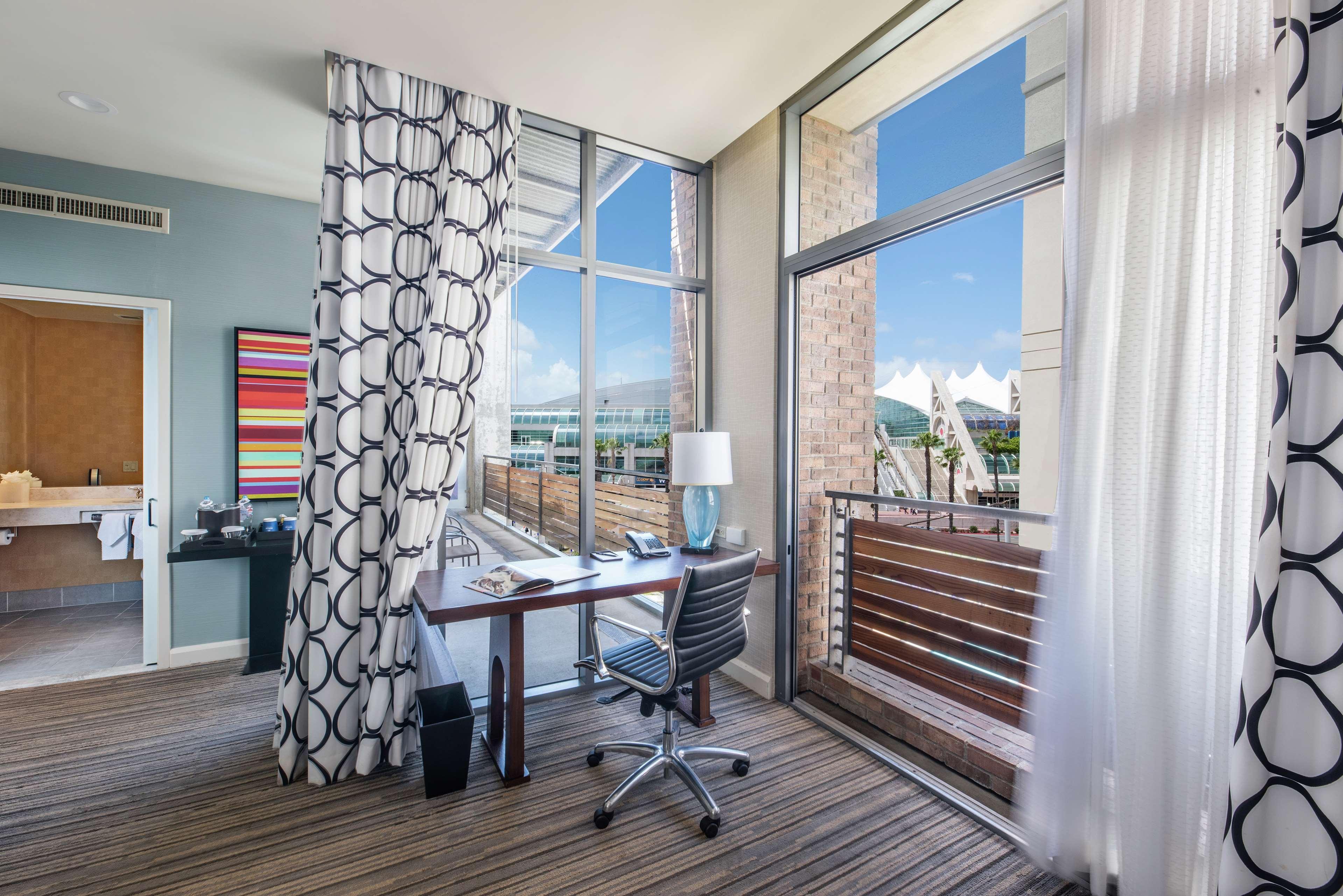 Hilton San Diego Gaslamp Quarter Екстериор снимка